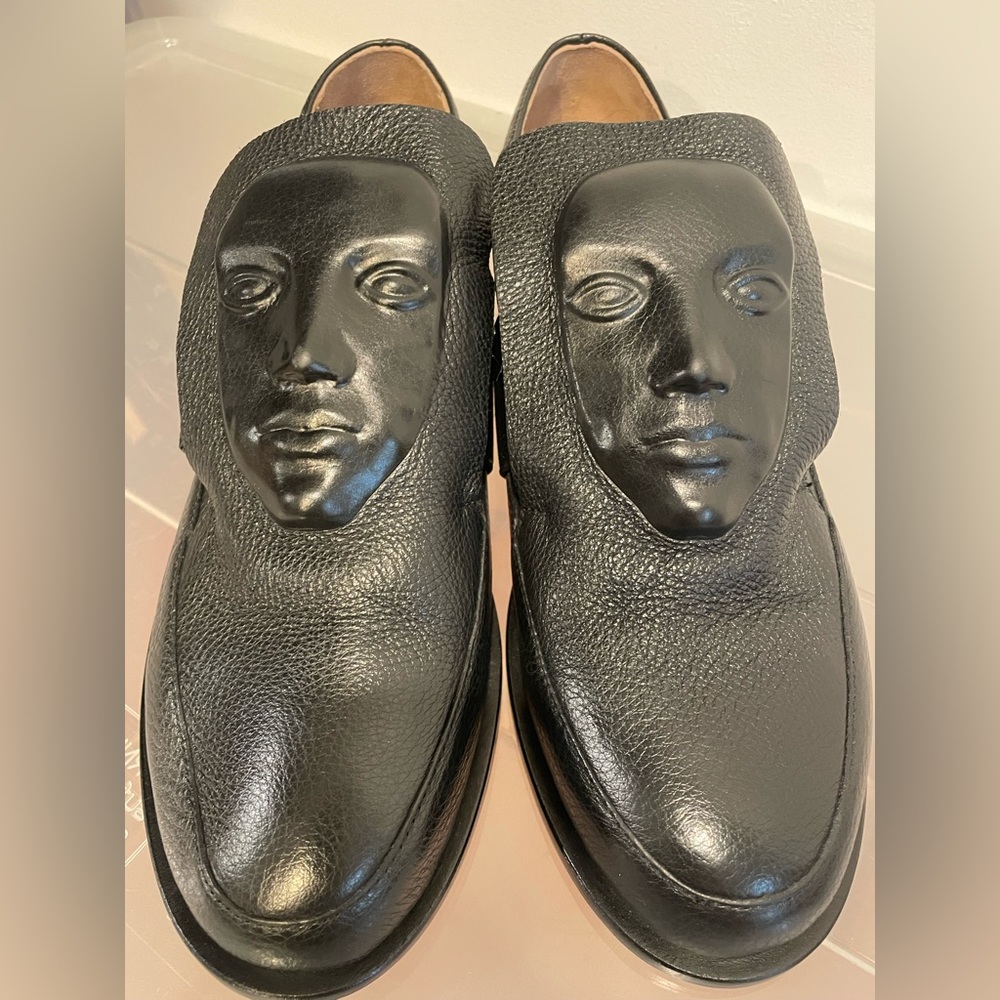 Phoebe in Black Ganor Donimic loafer